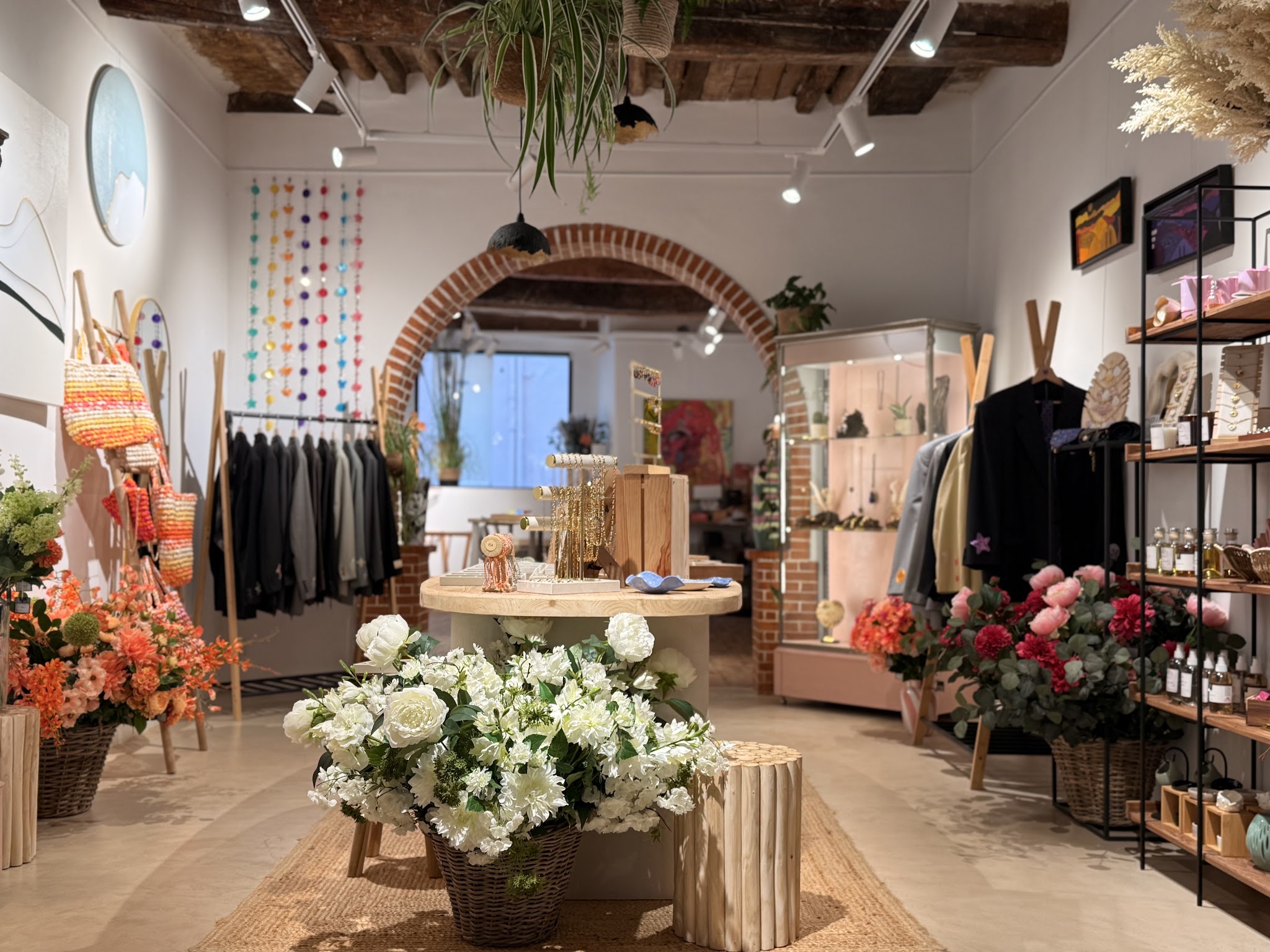 Le lieu : galerie, boutique et atelier à Fayence